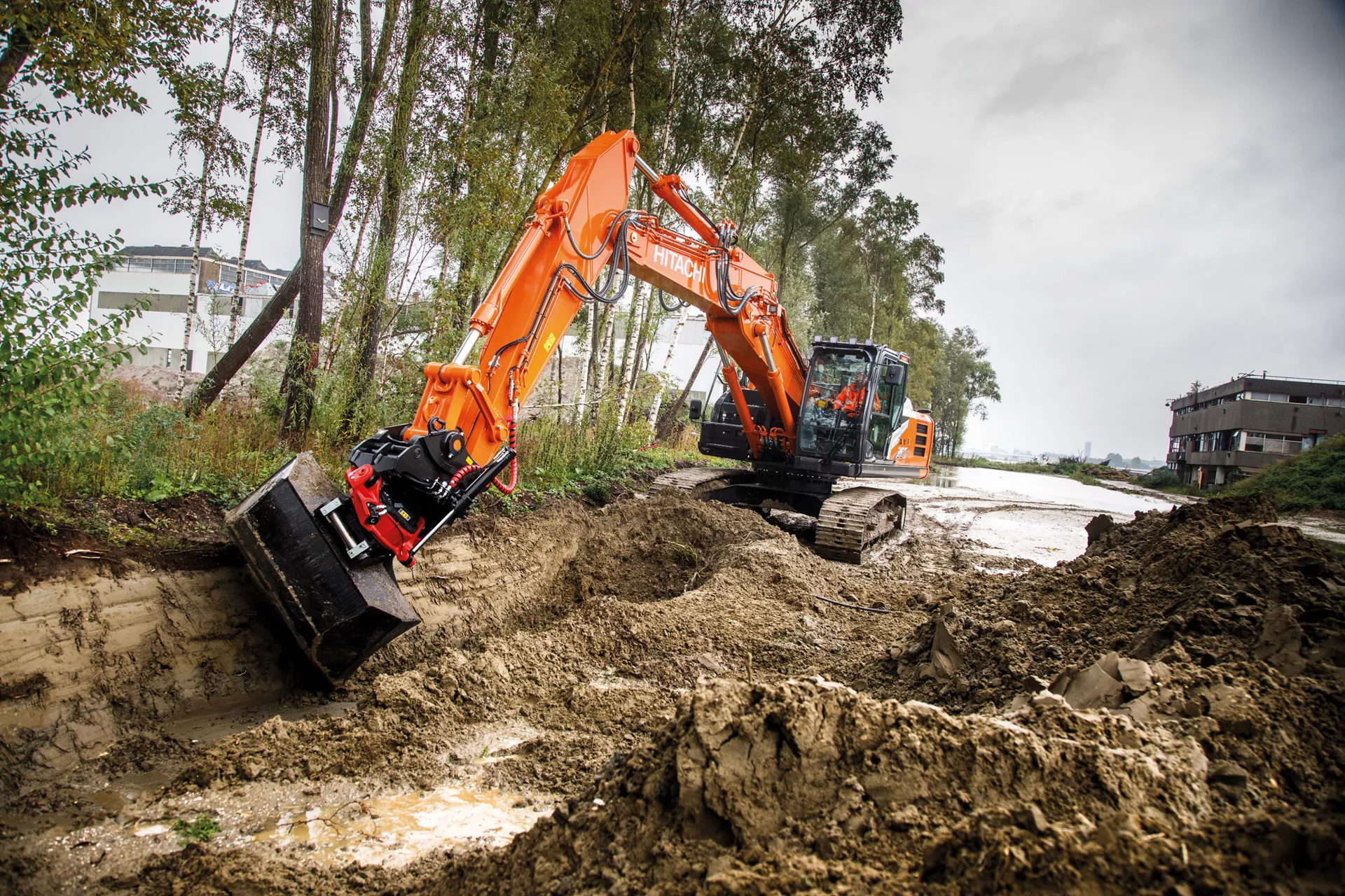 Hitachi LANDCROS ZX250LC-7H at work