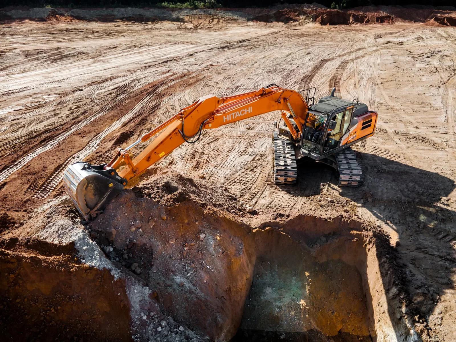 Hitachi LANDCROS ZX210LC-7H at work