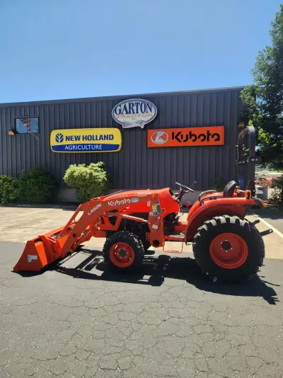 Actual stock photo of Kubota L3302DT, stock 021023