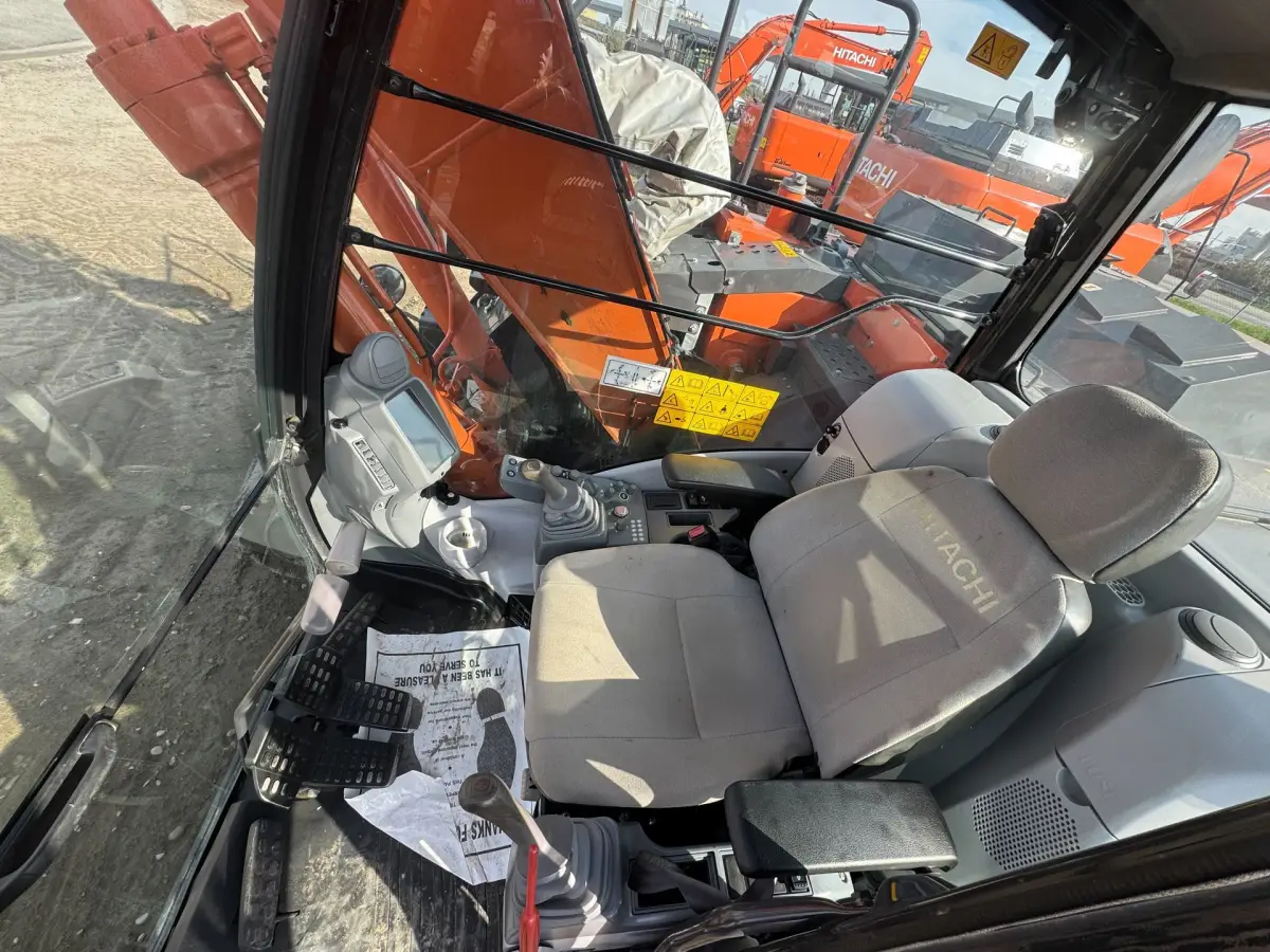 Actual stock photo 4 of Hitachi LANDCROS ZX200-6, stock 017857