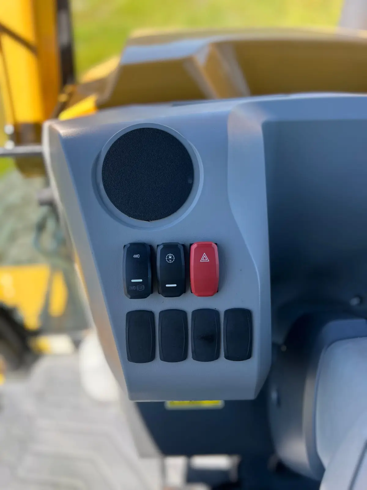 Actual stock photo 6 of CATERPILLAR 415F2 IL, stock 027446