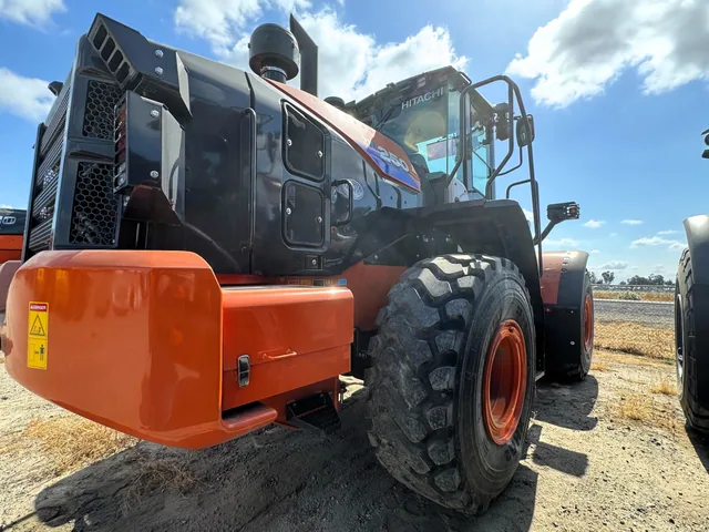Actual stock photo 4 of Hitachi LANDCROS ZW250-6, stock 011380