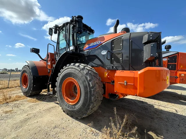 Actual stock photo 3 of Hitachi LANDCROS ZW250-6, stock 011380