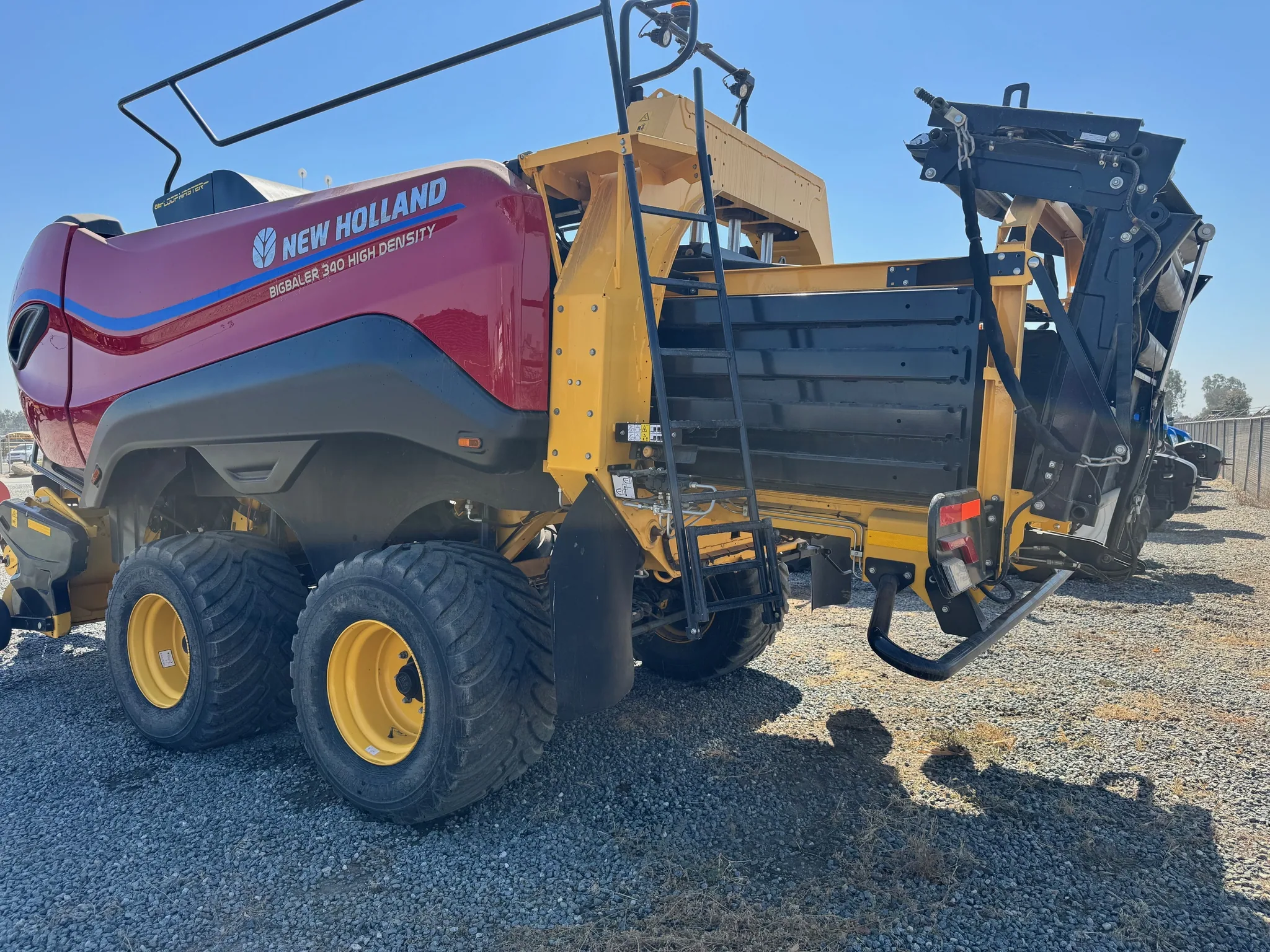 Actual stock photo of New Holland BB340P HD, stock 001344