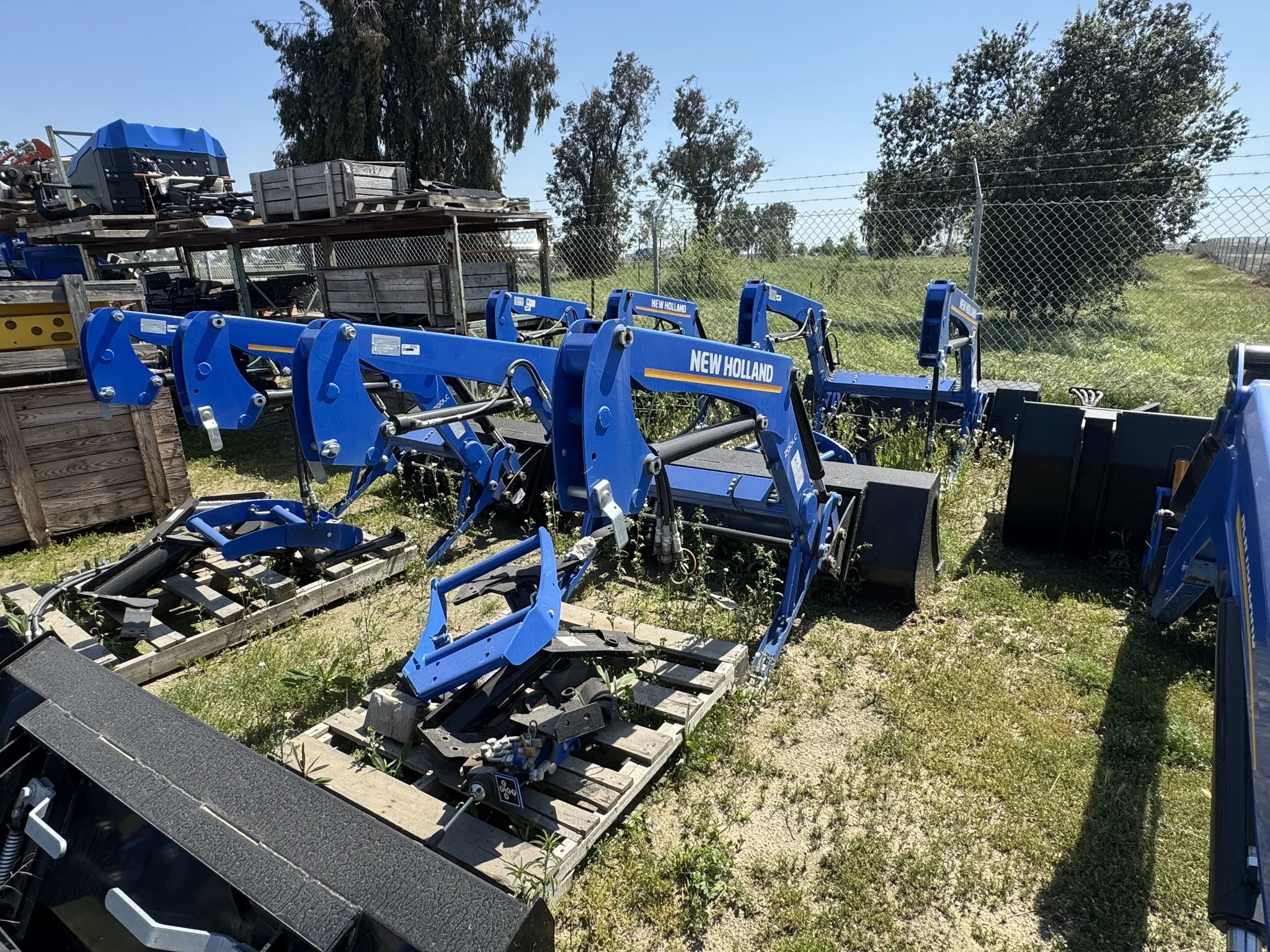 Actual stock photo of New Holland LC200, stock 013707