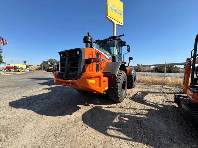 Actual stock photo 4 of Hitachi LANDCROS ZW180-7, stock 026393