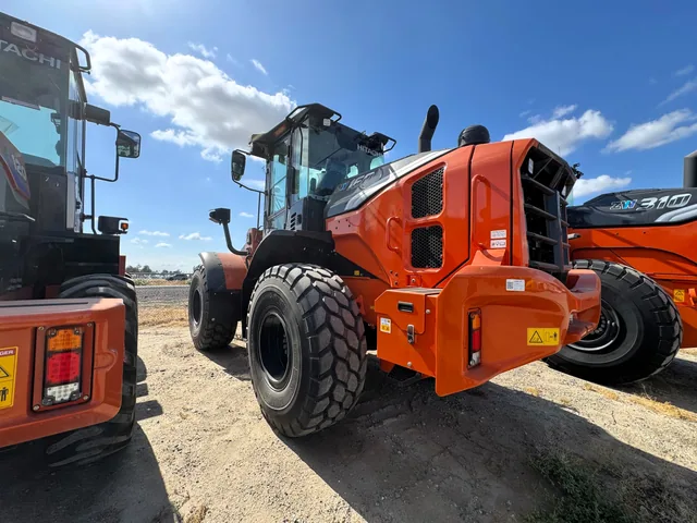 Actual stock photo 4 of Hitachi LANDCROS ZW160-7HL, stock 023578