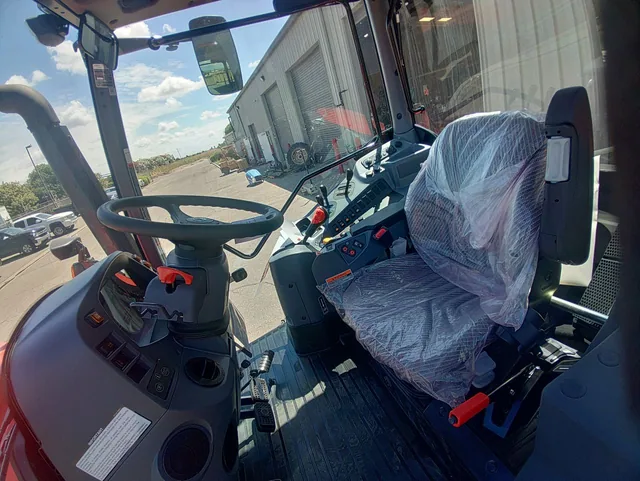 Actual stock photo 6 of Kubota M6-141DTC-F-, stock 023990