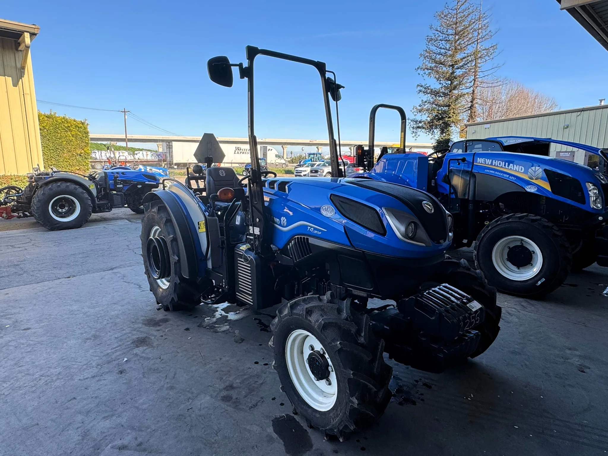 Actual stock photo of New Holland T4.120F T4B, stock 025008