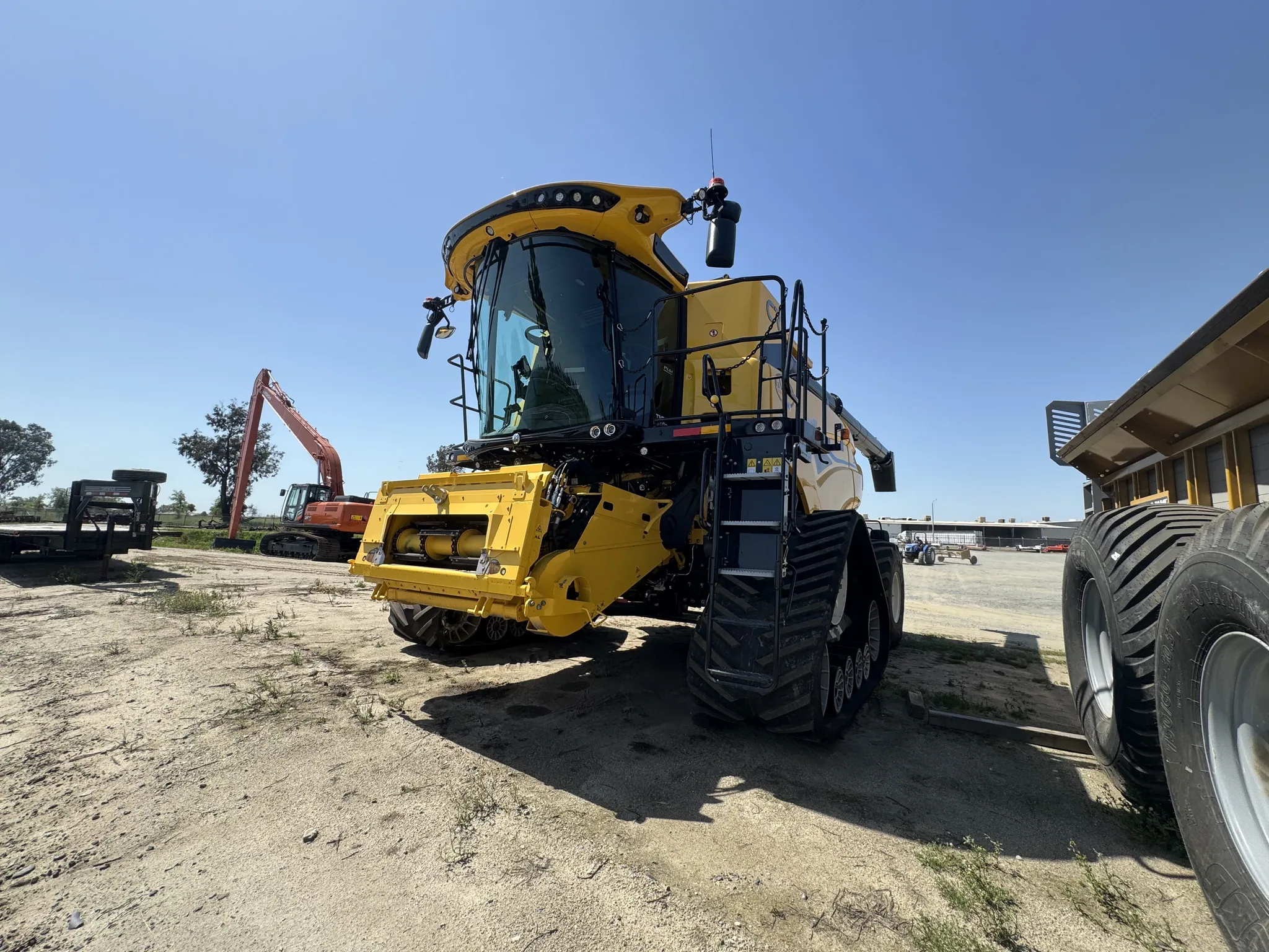 Actual stock photo of New Holland CR10.90, stock 010305