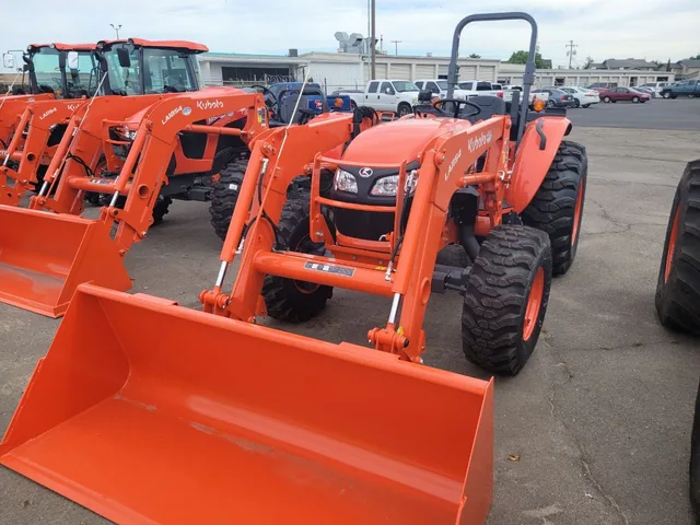 Actual stock photo 3 of Kubota M7060HD12, stock 020835