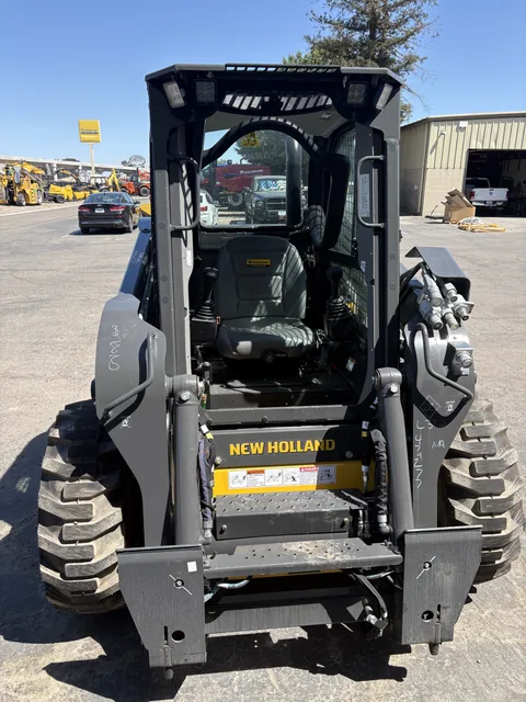Actual stock photo 2 of 2026 New Holland L320, stock 025927
