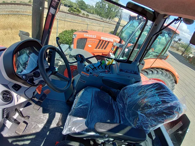 Actual stock photo 2 of Kubota M7-134D, stock 014834