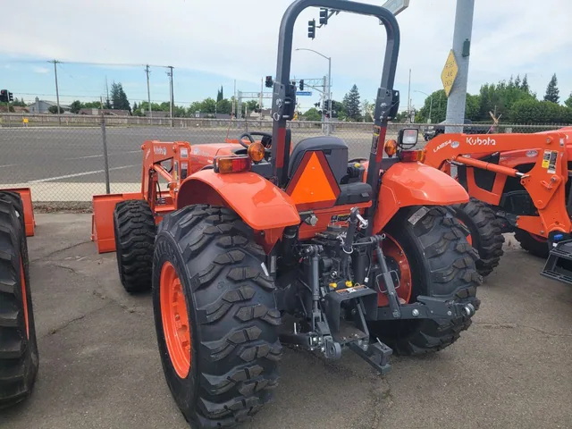 Actual stock photo 4 of Kubota M7060HD12, stock 020835