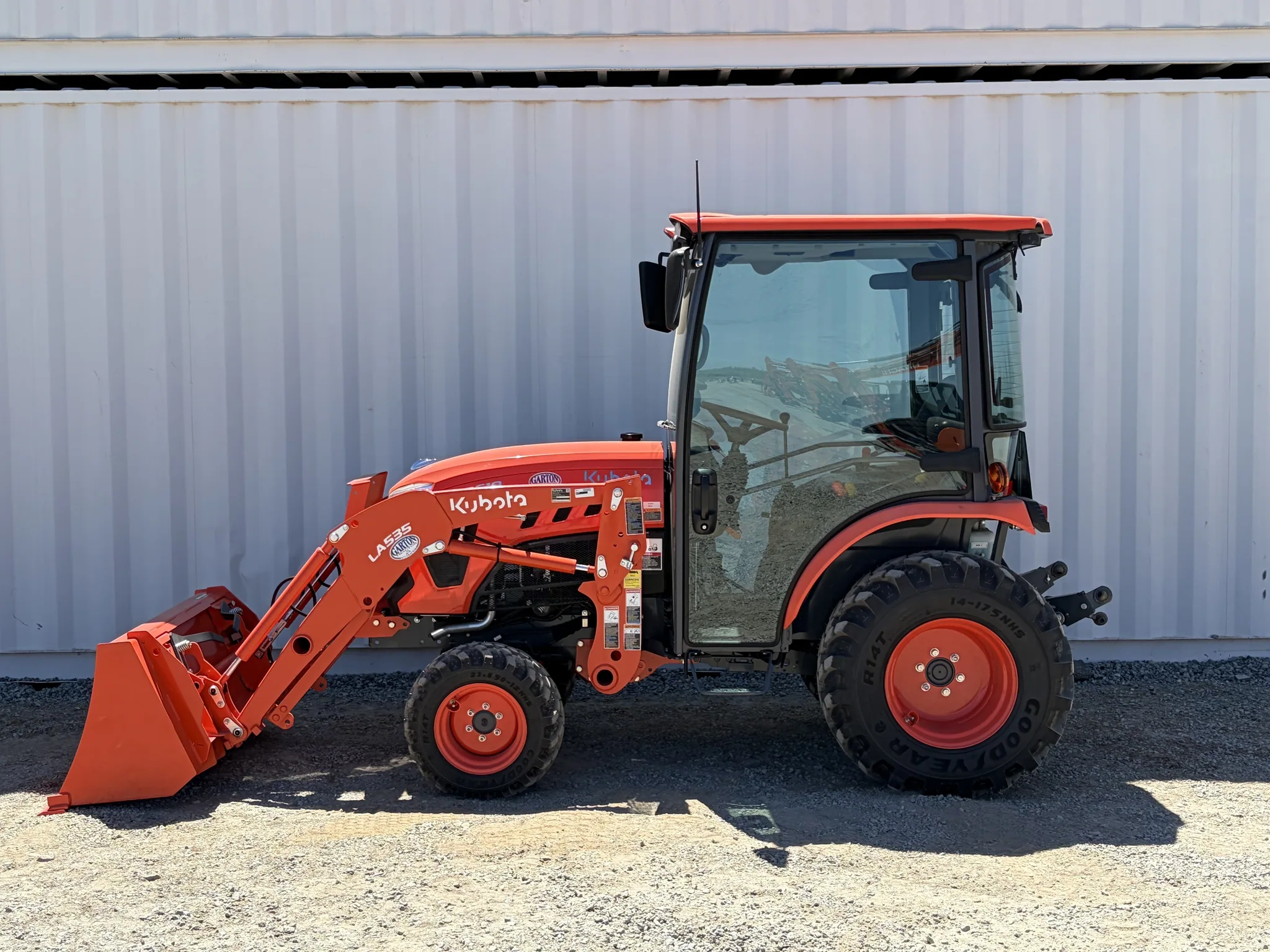 Actual stock photo of Kubota LX2610HSDC, stock 013819
