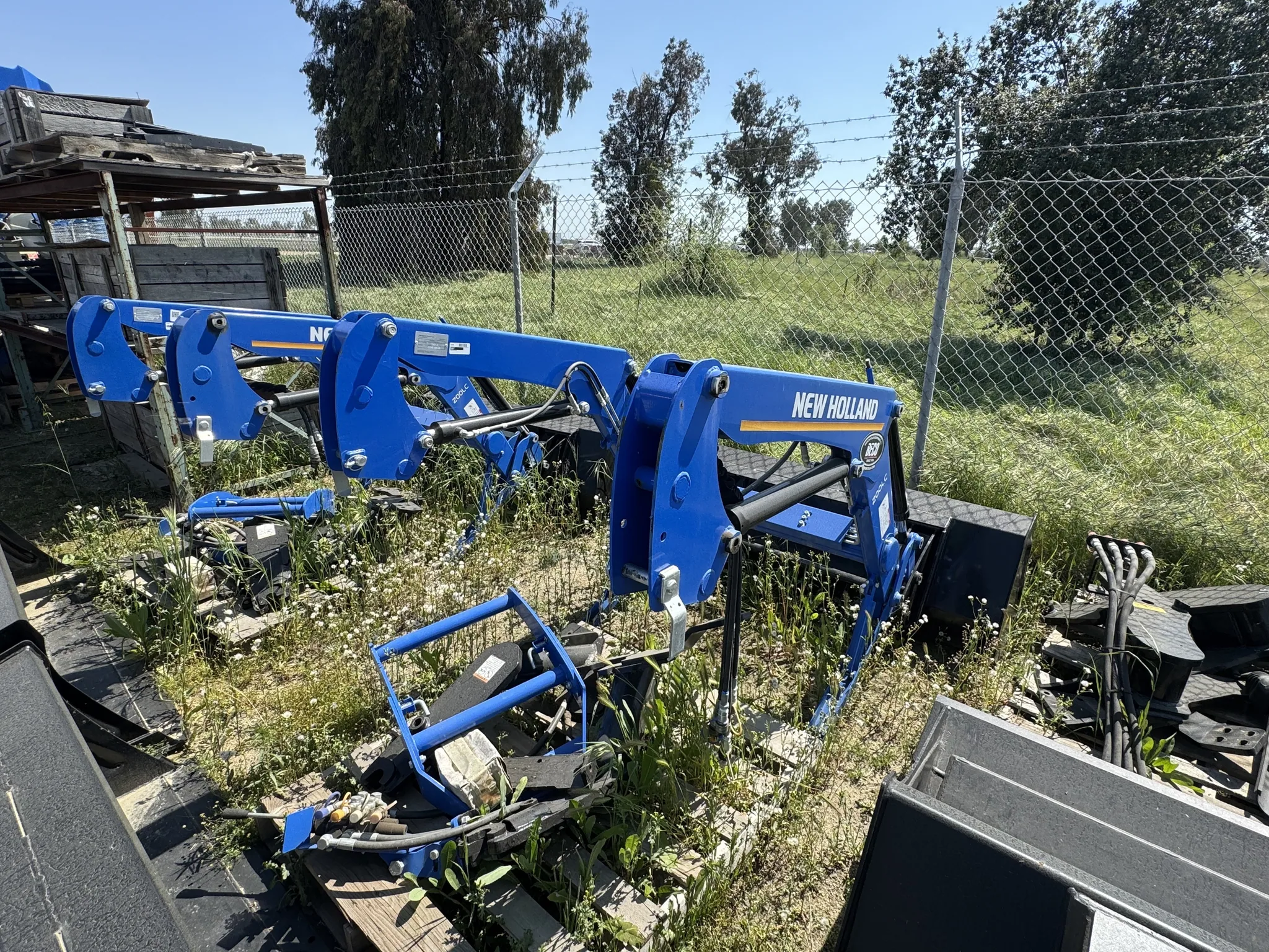 Actual stock photo of New Holland LC200, stock 013709