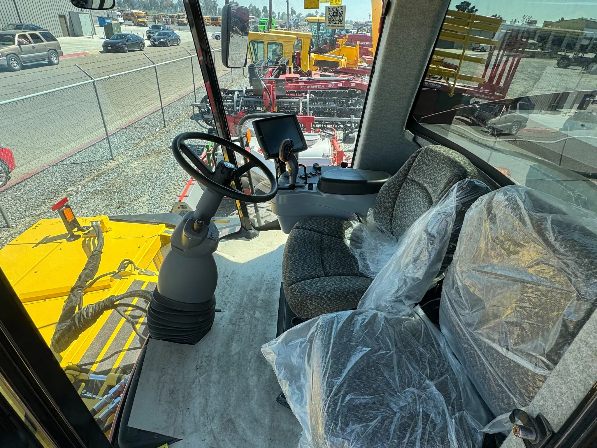Actual stock photo of New Holland SP220 PLUS, stock 008822
