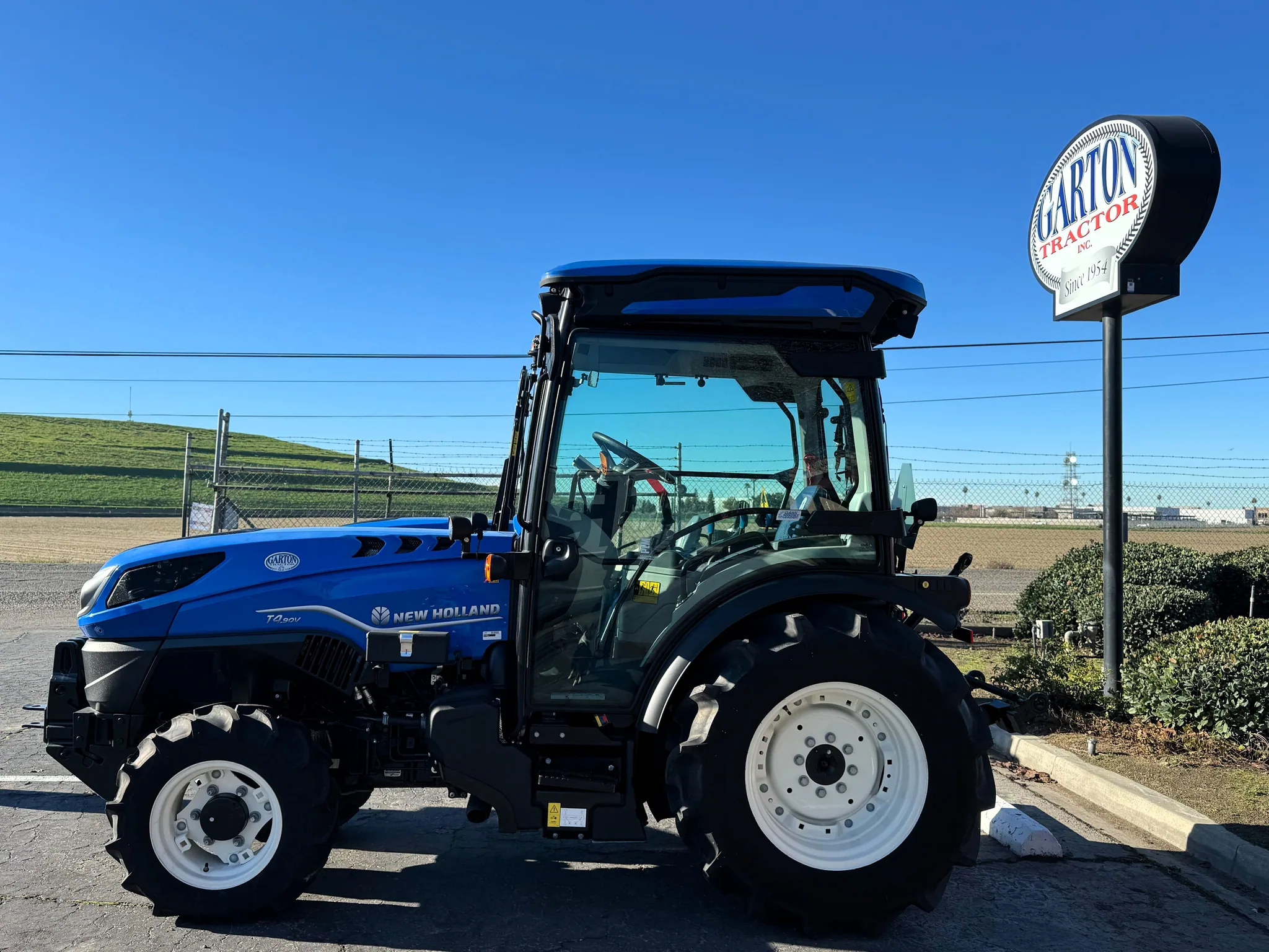 Actual stock photo of New Holland T4.90V, stock 010555