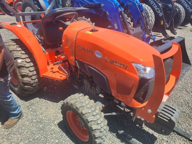 Actual stock photo 3 of Kubota L3901DT, stock 026196