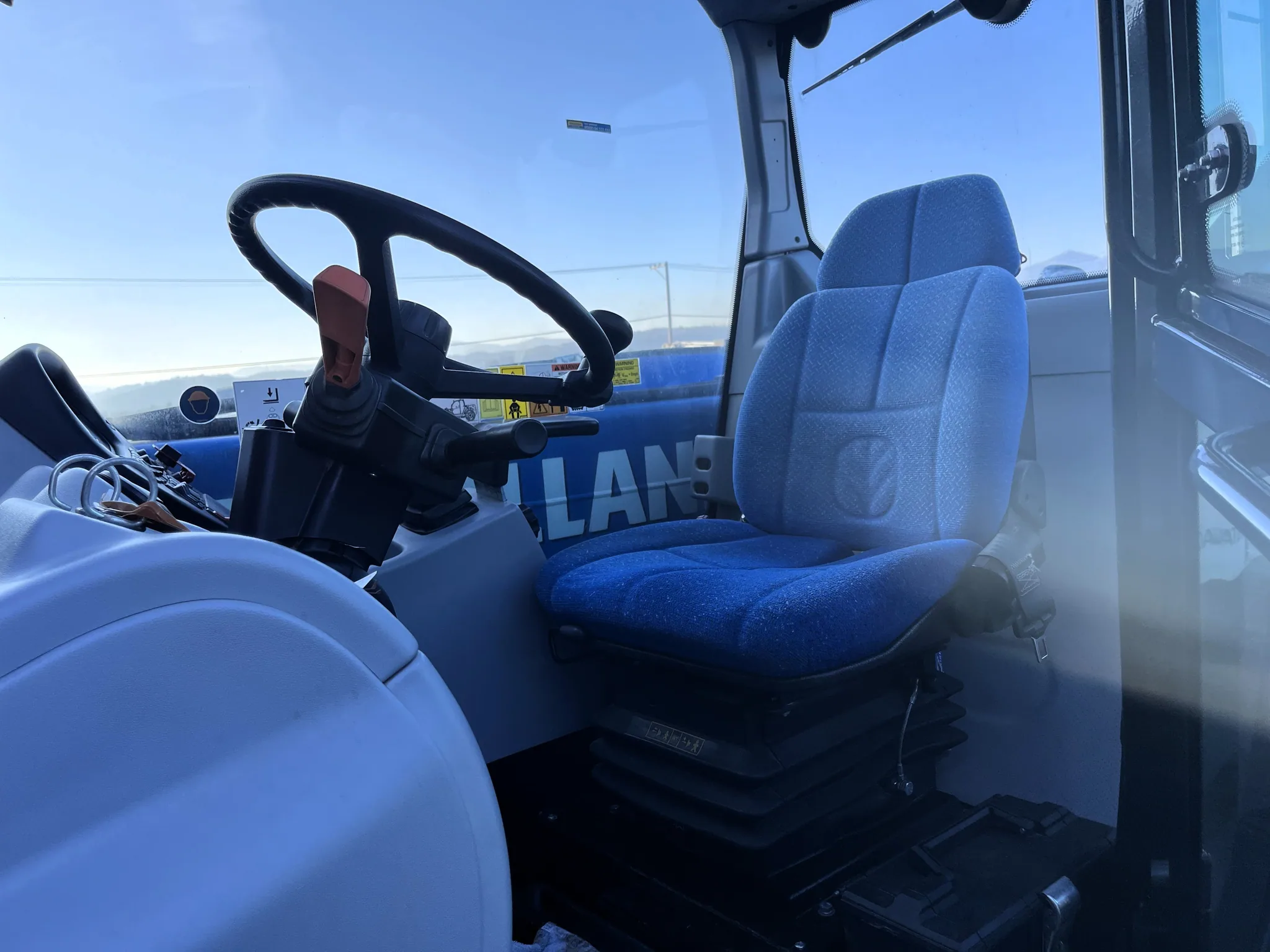 Actual stock photo of New Holland LM6.32, stock 017911