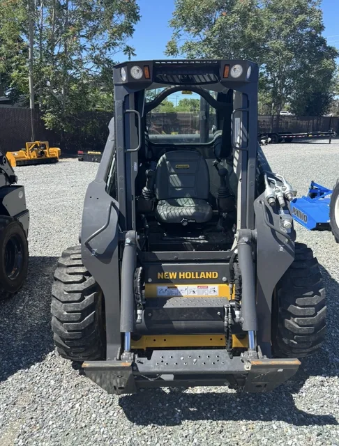 Actual stock photo 4 of 2023 New Holland L328, stock F93004
