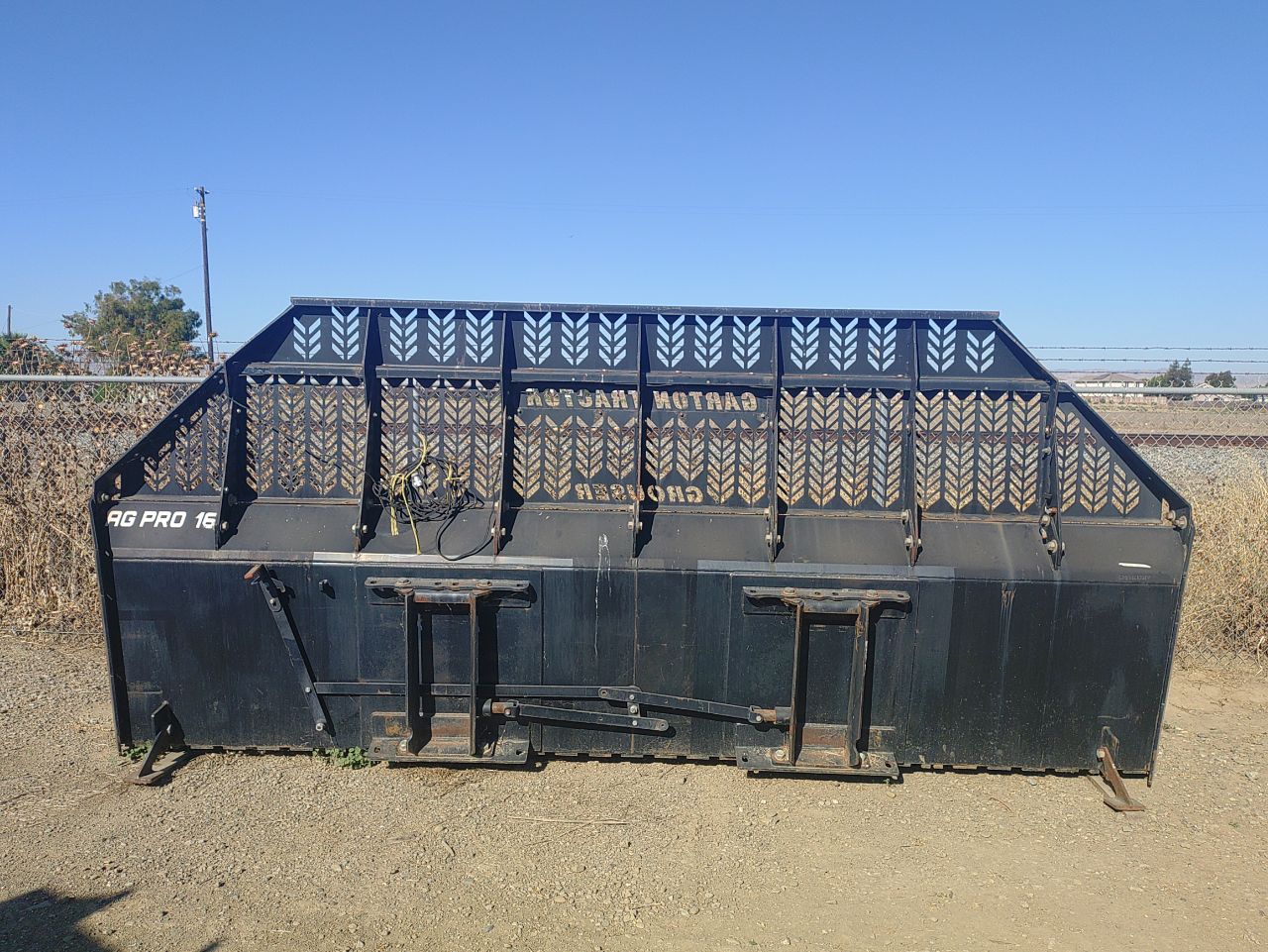 Actual stock photo of Grouser 770-16, stock A49131