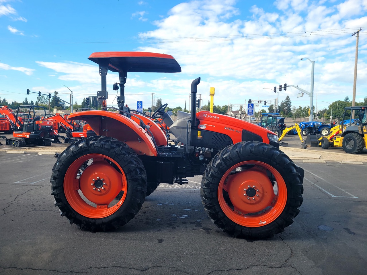 Actual stock photo of Kubota M6H-101SHD, stock 013840