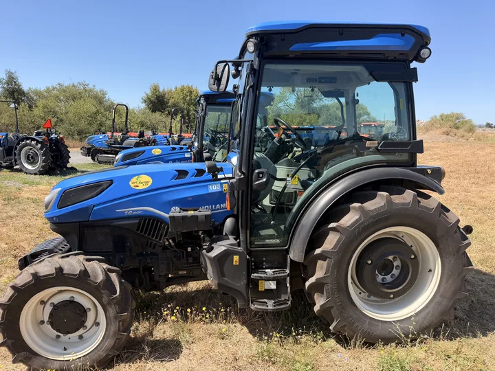 Actual stock photo of New Holland T4.100F T4B, stock 029940