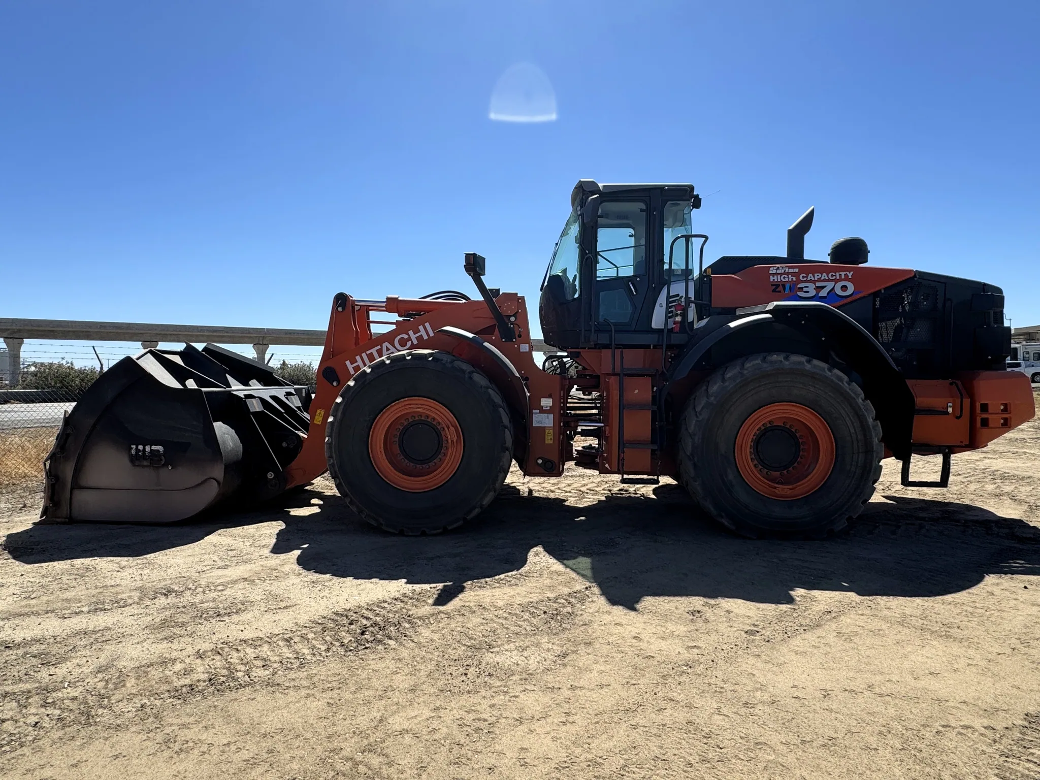 Actual stock photo of Hitachi LANDCROS ZW370-6HC, stock 007352