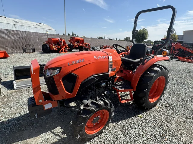 Actual stock photo 2 of Kubota L3302DT, stock 025122