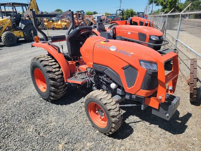 Actual stock photo 4 of Kubota L3902DT, stock 019158