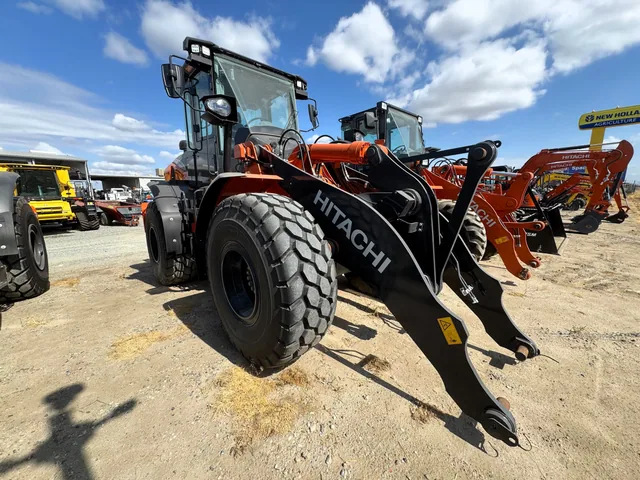 Actual stock photo 3 of Hitachi LANDCROS ZW160-7HL, stock 023578