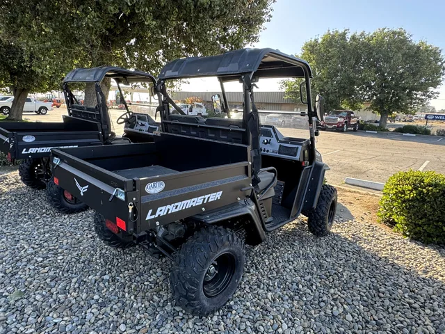 Actual stock photo 3 of 2026 Land Master AMP (4X4), stock 025074
