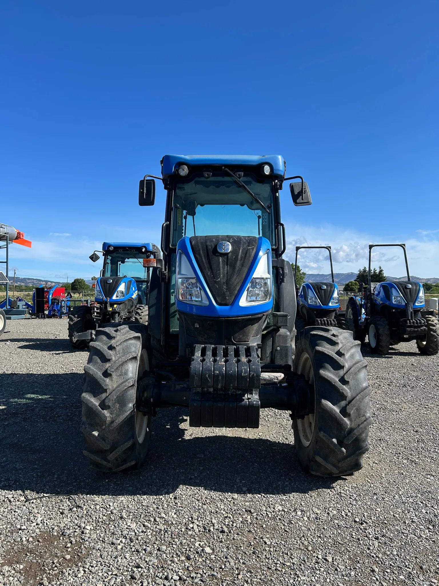Actual stock photo of New Holland T4.100F, stock 028981
