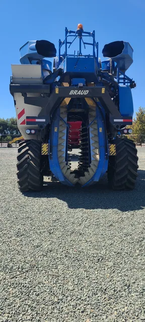 Actual stock photo 3 of New Holland 9090XE, stock 008038