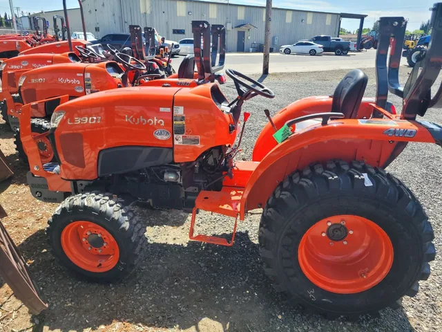 Actual stock photo 2 of Kubota L3901DT, stock 026191