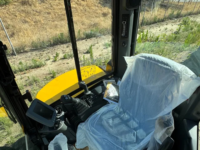 Actual stock photo 4 of New Holland E42D, stock 020046