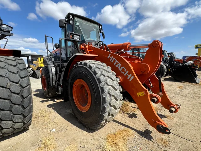 Actual stock photo 2 of Hitachi LANDCROS ZW250-6, stock 011380