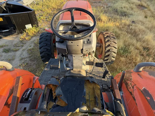 Actual stock photo 6 of Kubota L3830DT, stock C91460