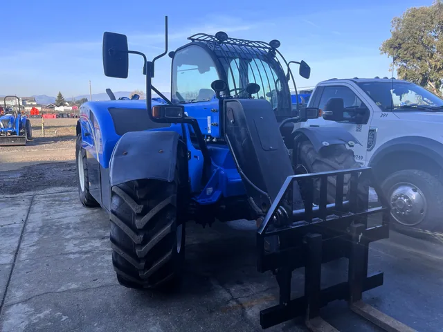 Actual stock photo 5 of 2015 New Holland LM6.32, stock 017911