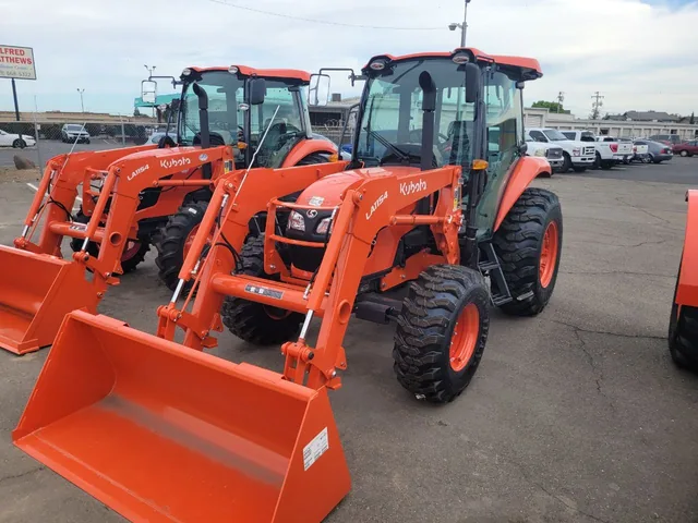 Actual stock photo 2 of Kubota M7060HDC12, stock 023454