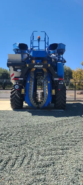 Actual stock photo 3 of New Holland 9090XE, stock 008039