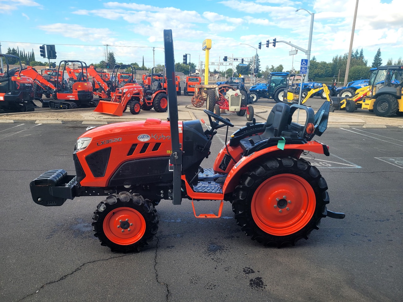 Actual stock photo of Kubota LX3520DTN, stock 002027