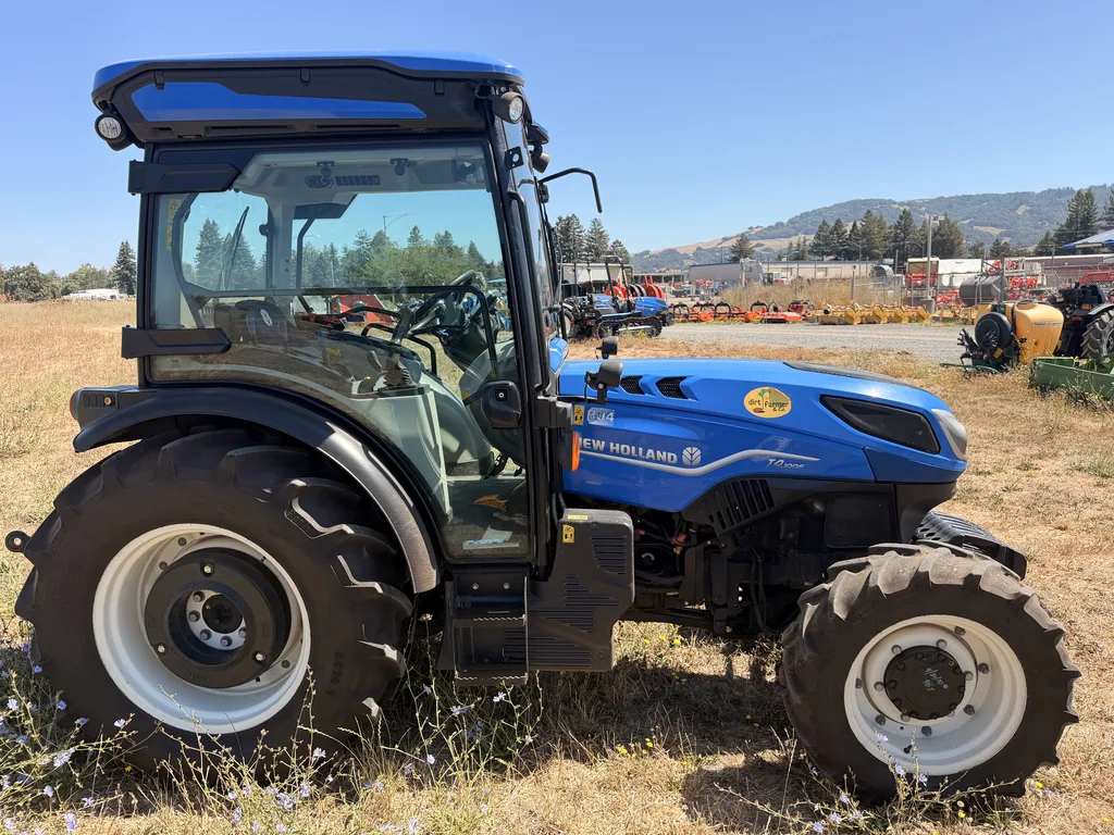 Actual stock photo of New Holland T4.100F T4B, stock 029937