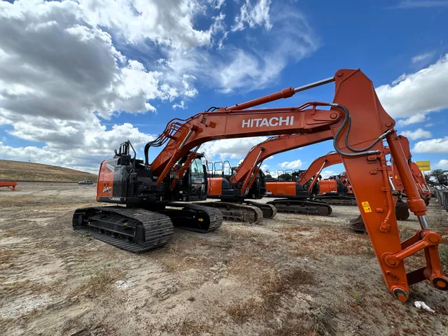 Actual stock photo 3 of Hitachi LANDCROS ZX245USLC-7, stock 026394
