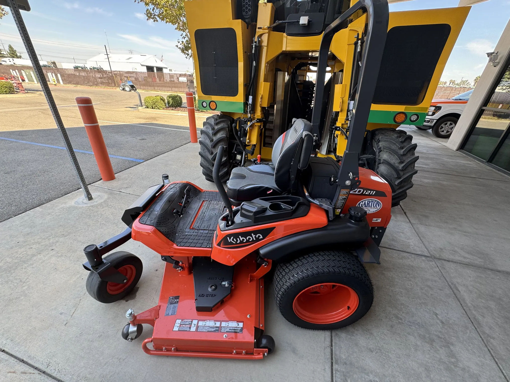 Actual stock photo of Kubota ZD1211RL372R, stock 026687