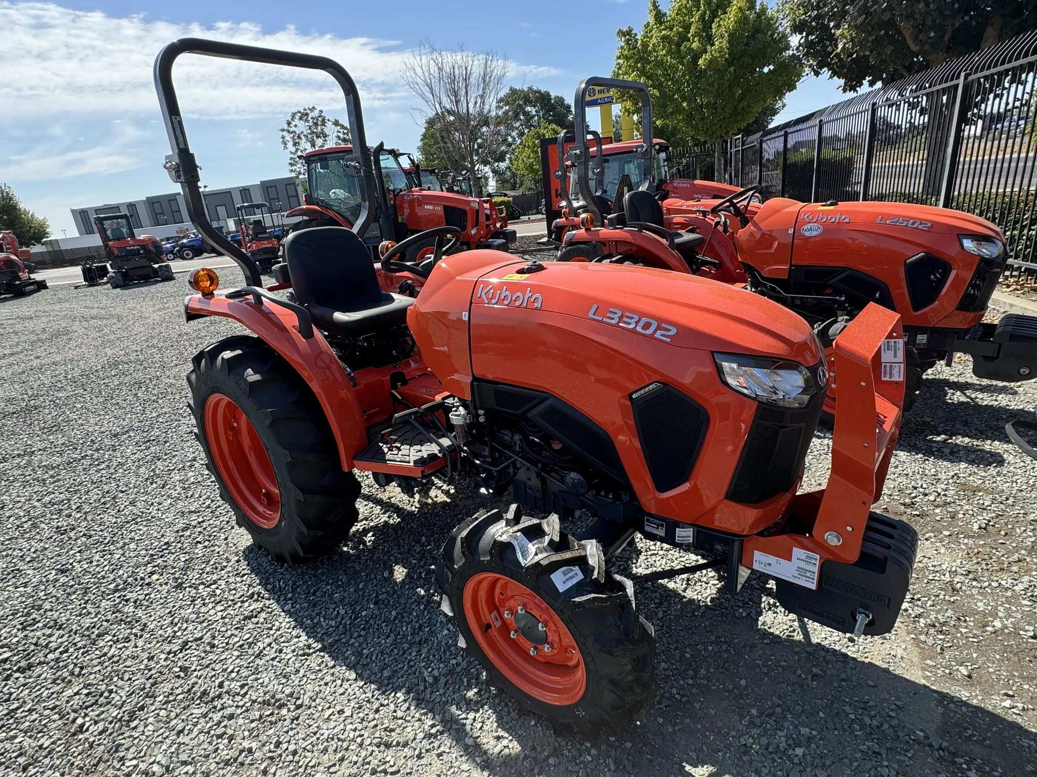 Actual stock photo of Kubota L3302DT, stock 025122