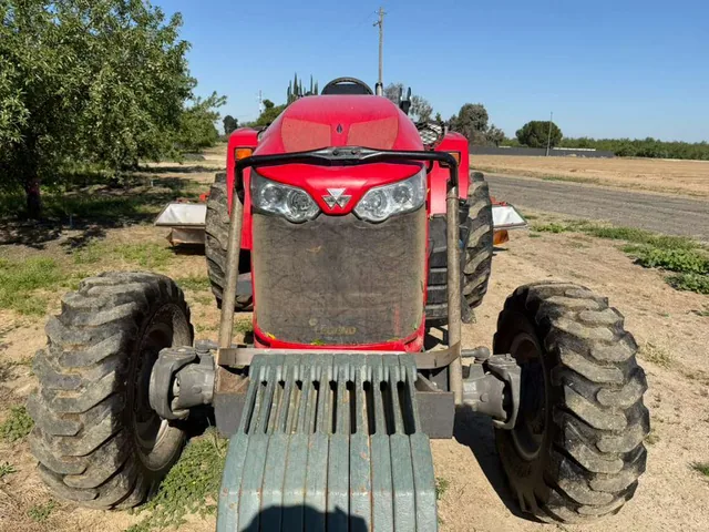Actual stock photo 4 of 2017 Massey Ferguson 6713, stock 028700