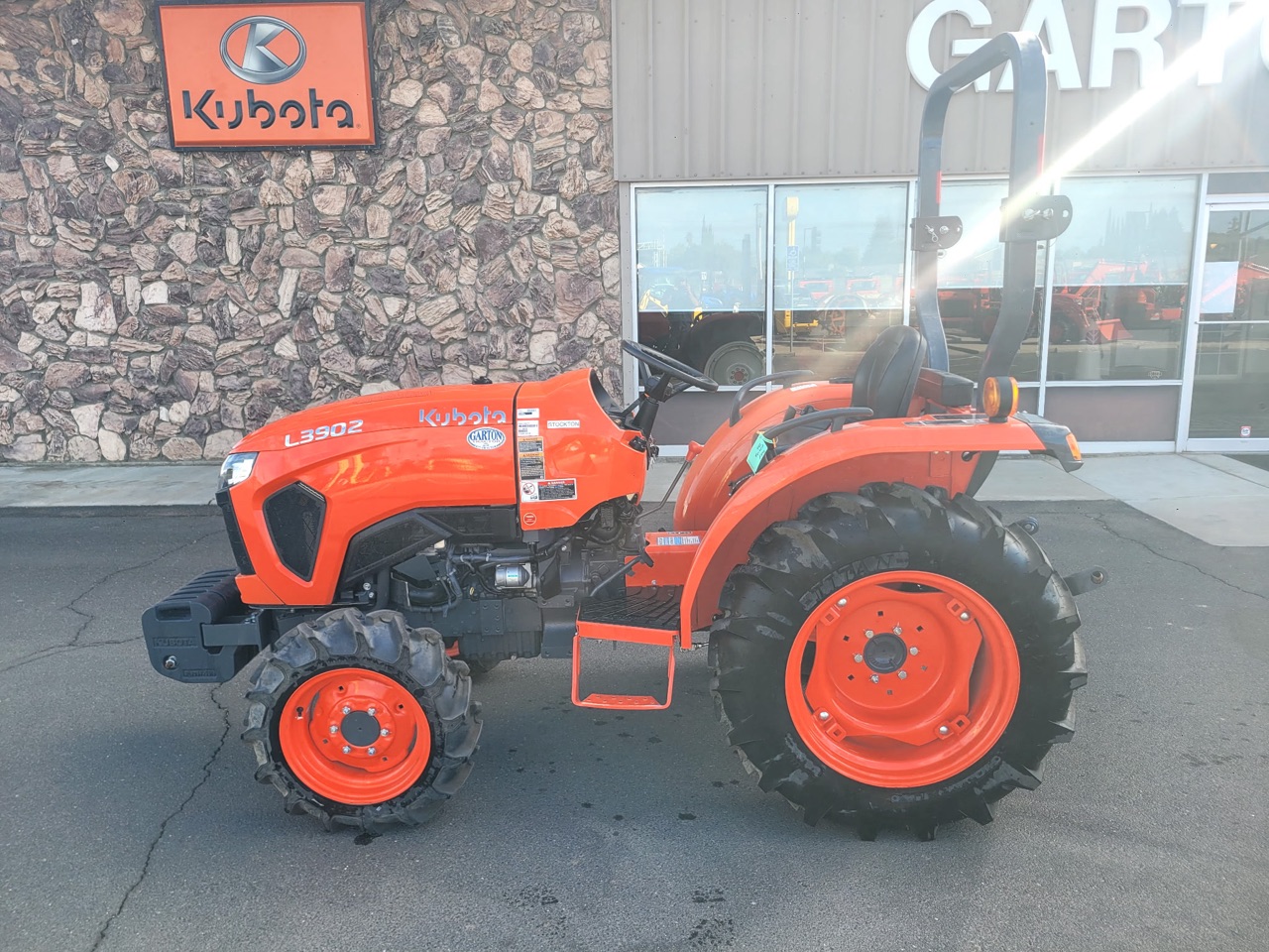 Actual stock photo of Kubota L3902DT, stock 019923