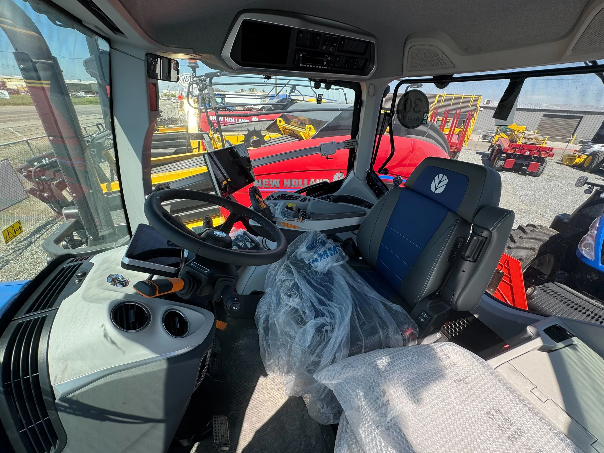Actual stock photo of New Holland T7.270 CVT, stock 008856